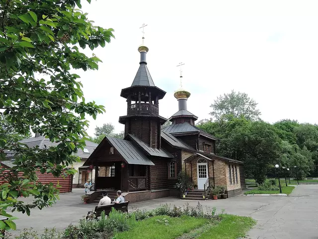 Церковь Николая Чудотворца в Пироговском центре