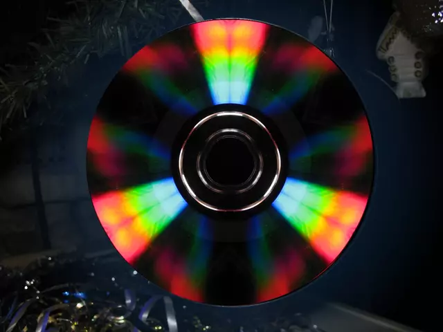 DVD-диск на елке