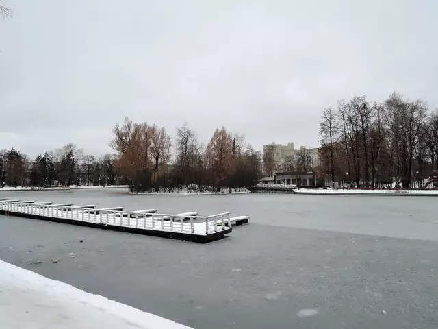 Парк Горького. Большой Голицынский пруд.